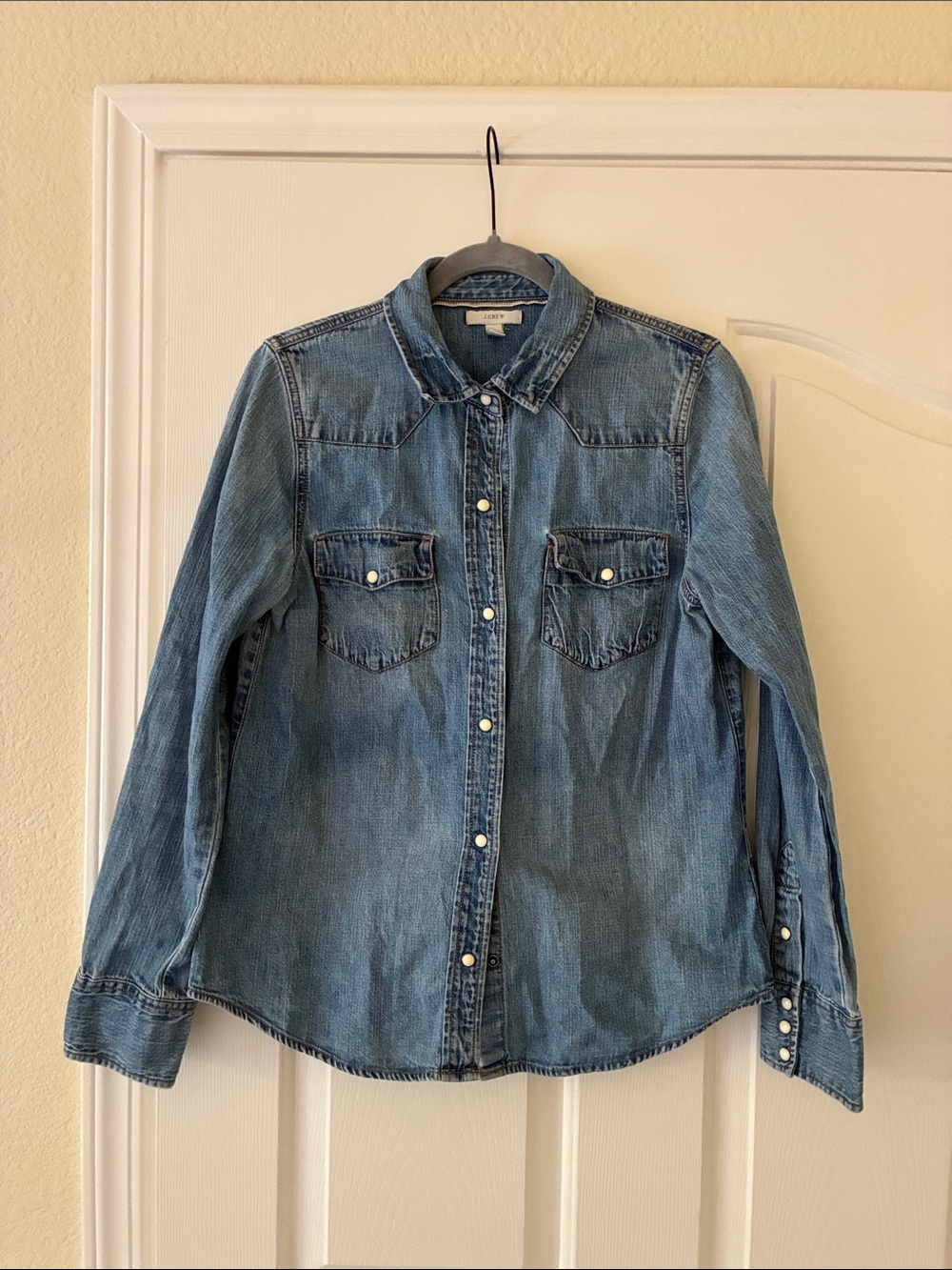 Casual Women's Denim Button-Front Shirt - Light Blue